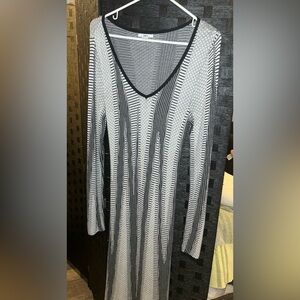Bar III Women's stretchy dress. Size Large.